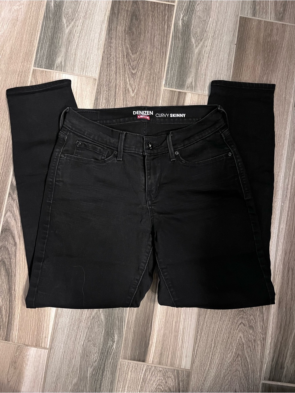 Denizen from Levi's Curvy Skinny Jeans in Black